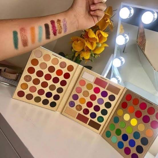 PRETTY AND SET EYESHADOW PALLETE