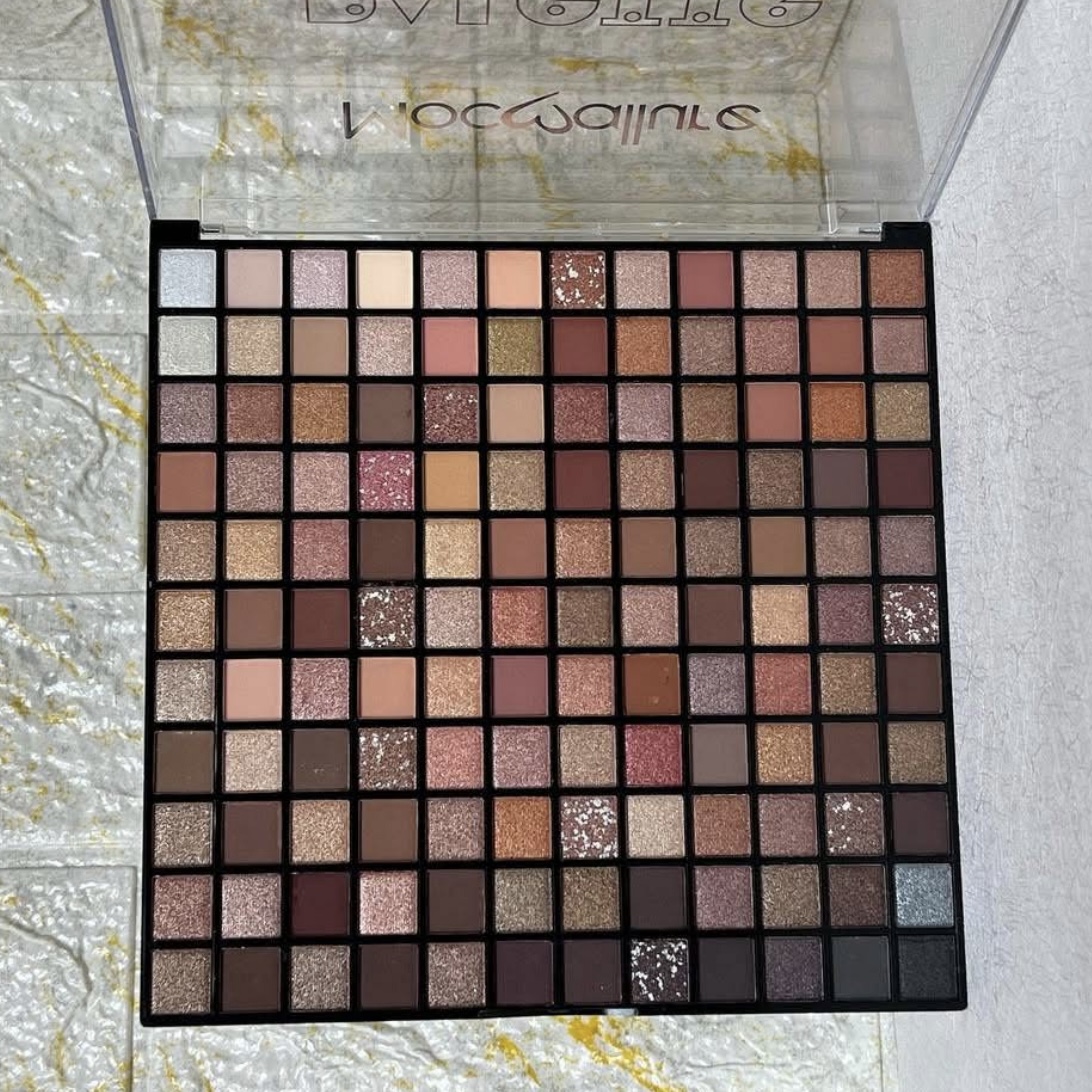 Moc Allure 132 Color Delicate Nude Eyeshadow Palette