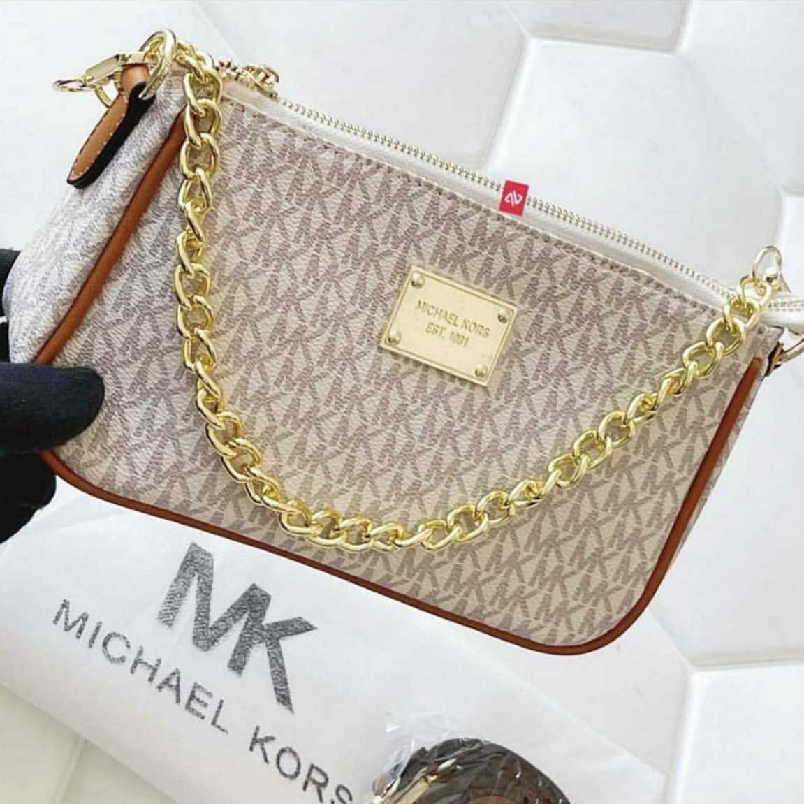 Michael Kors Jet Set Travel Medium Zip Pouchette Crossbody Shoulder Sling Bag Cream